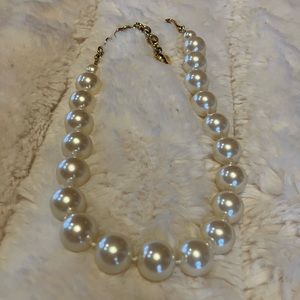 CAROLEE FAUX PEARL NECKLACE EUC
